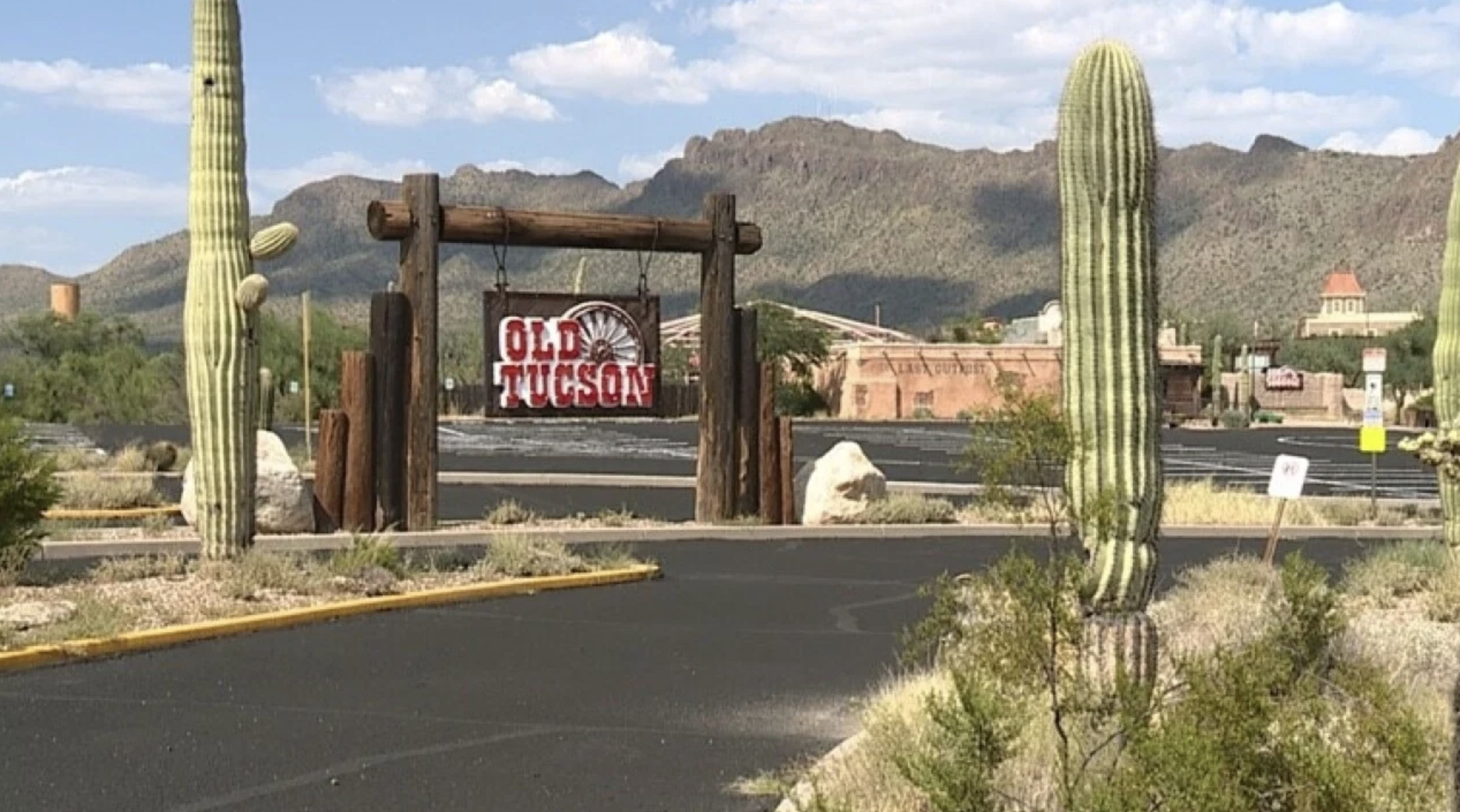 Old Tucson entrance at the parking lot 